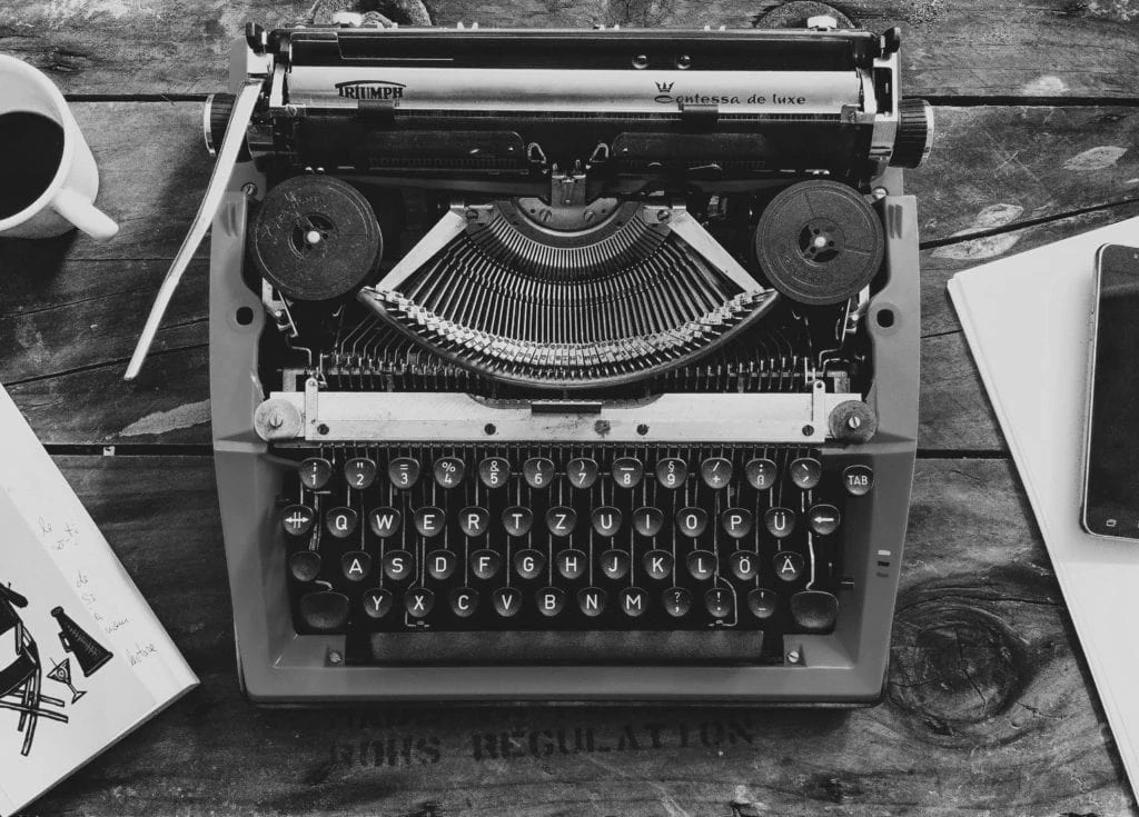 black and white photo of old typewriter
