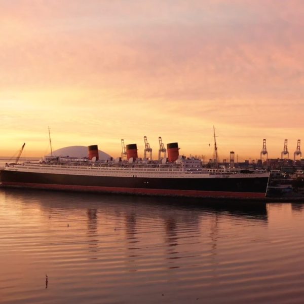 Image of the Queen Mary at sunset